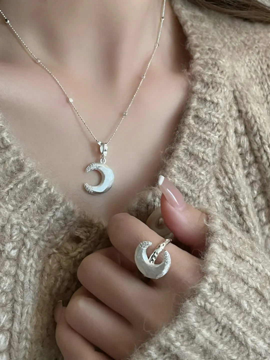 MATTE MOON PENDANT
