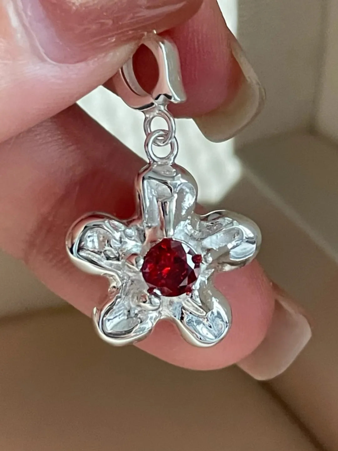 SOLID FLOWER PENDANT
