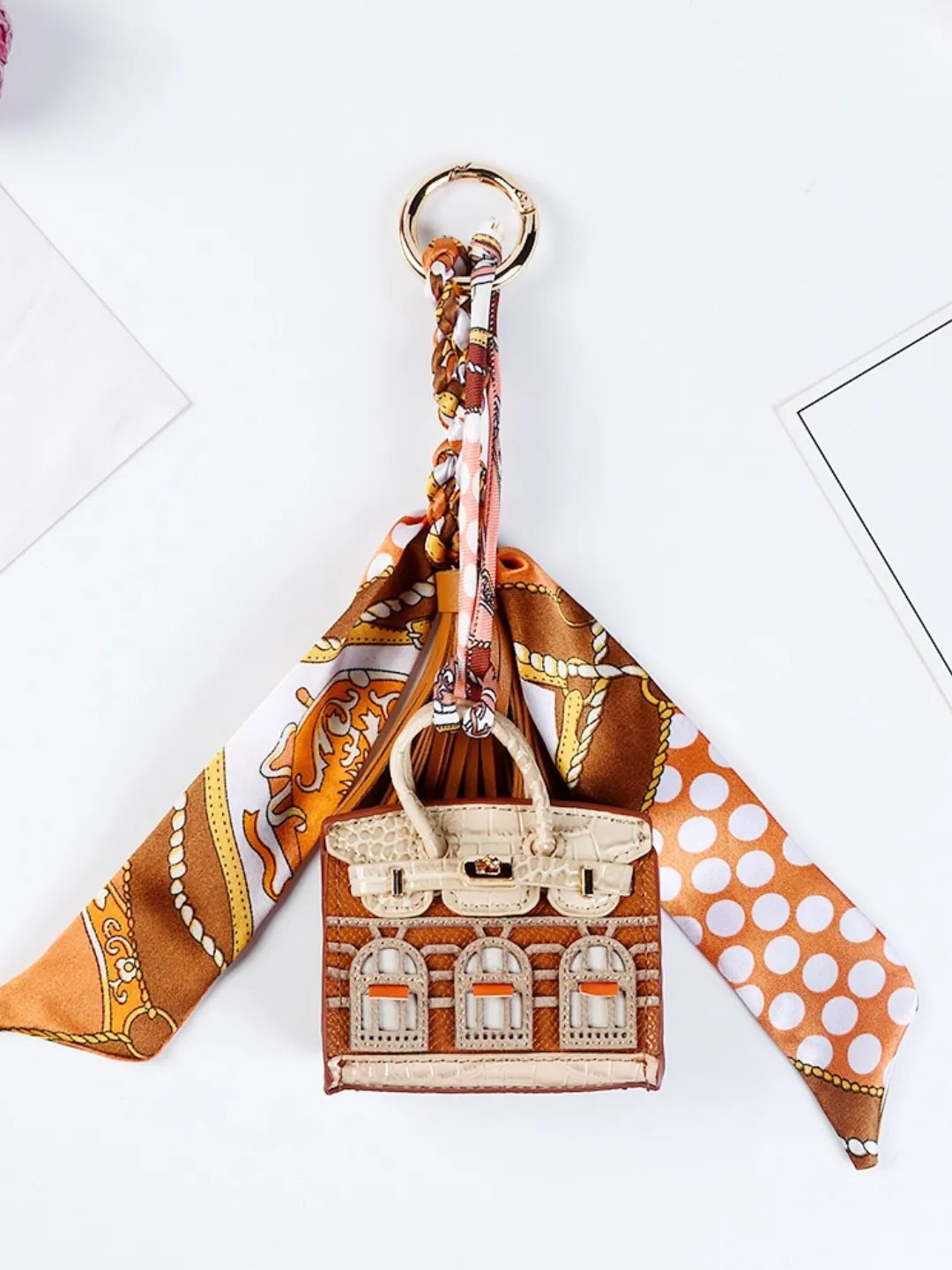 HOUSE CHARM