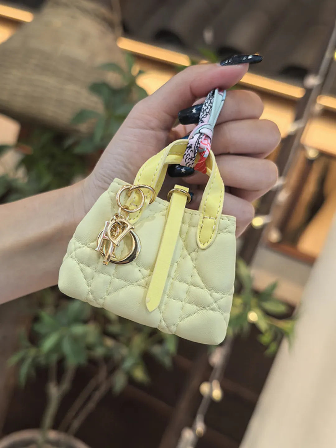 PETITE TOTE CHARM