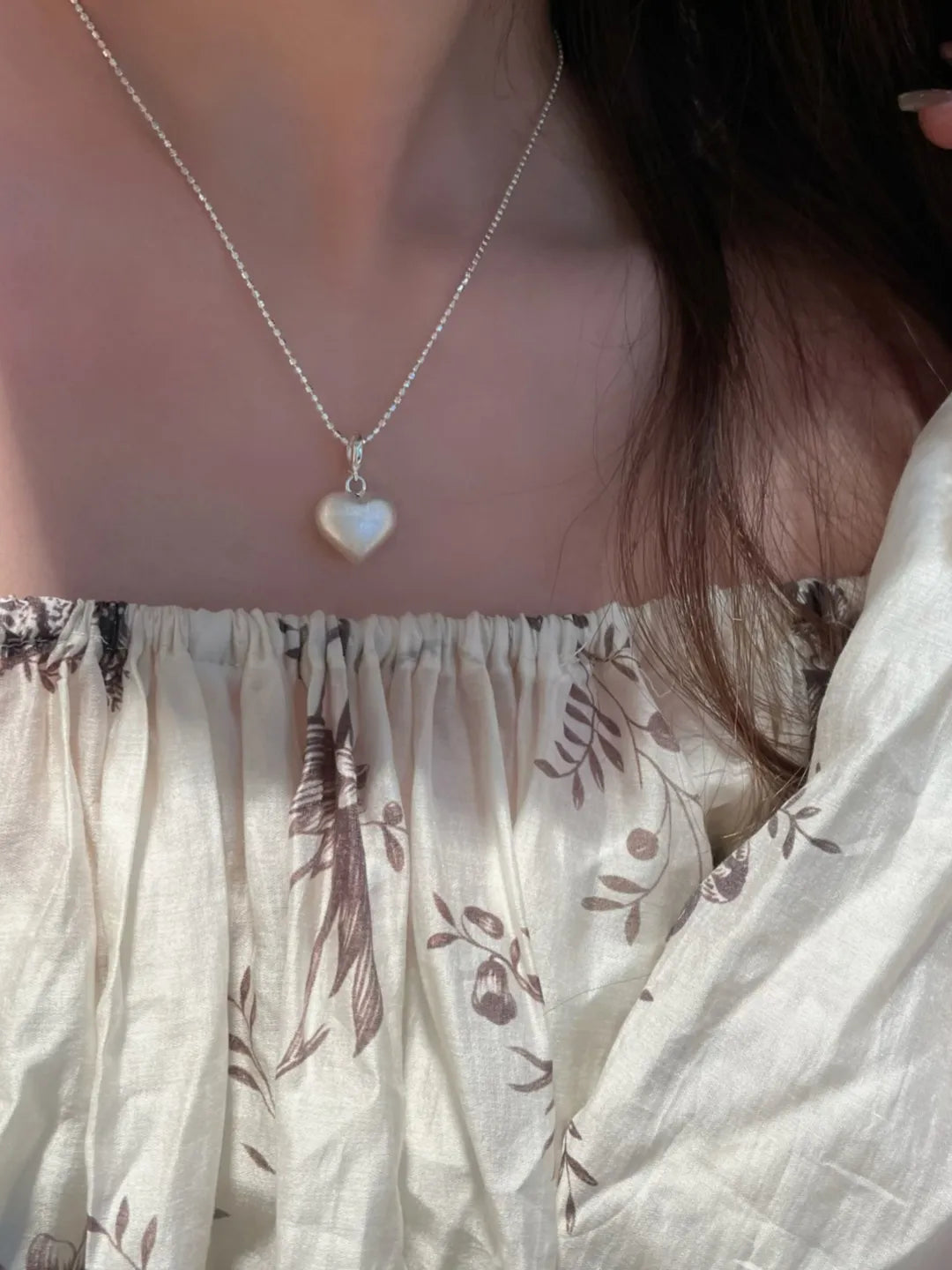 MATTE HEART PENDANT