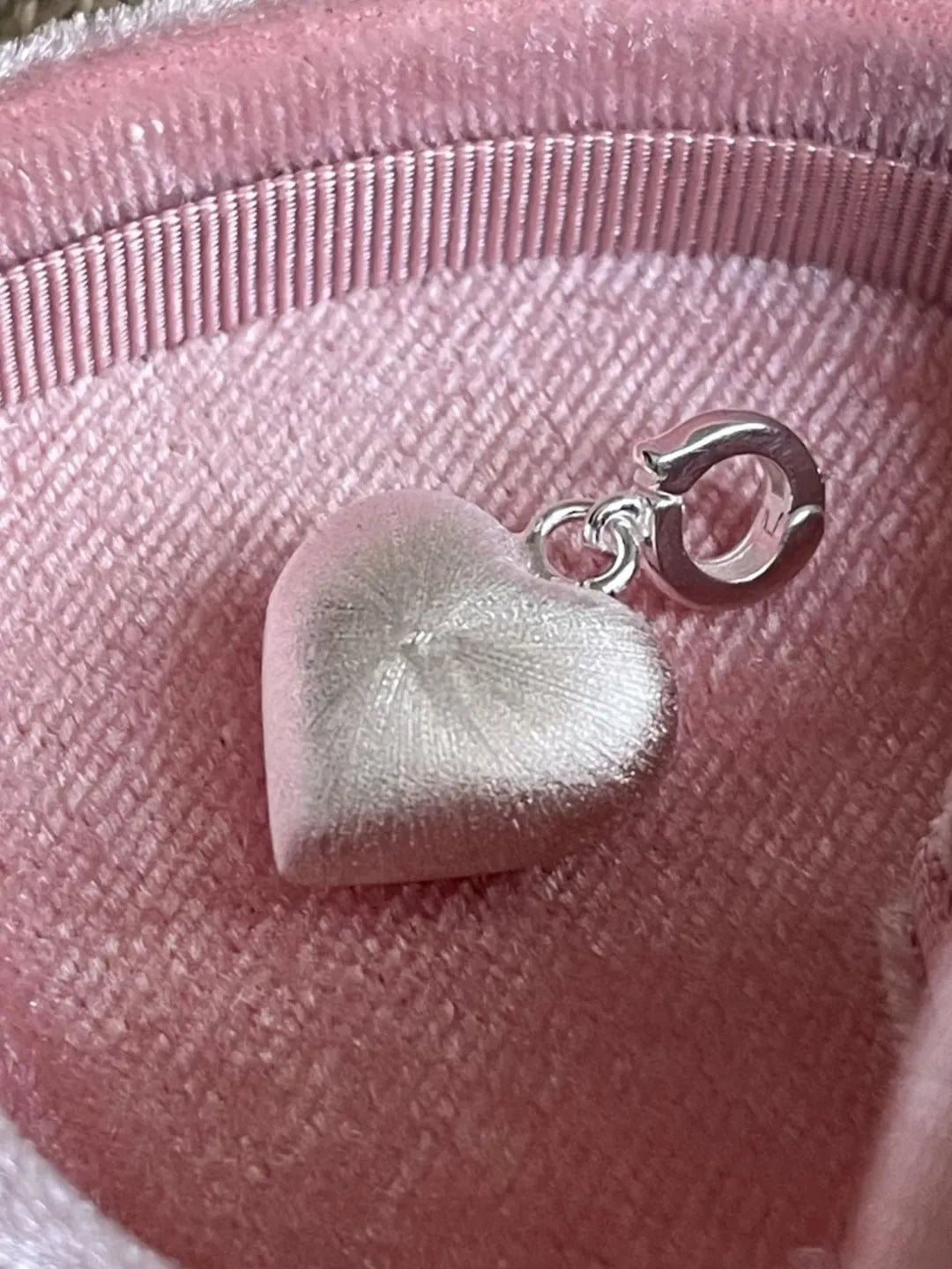 MATTE HEART PENDANT