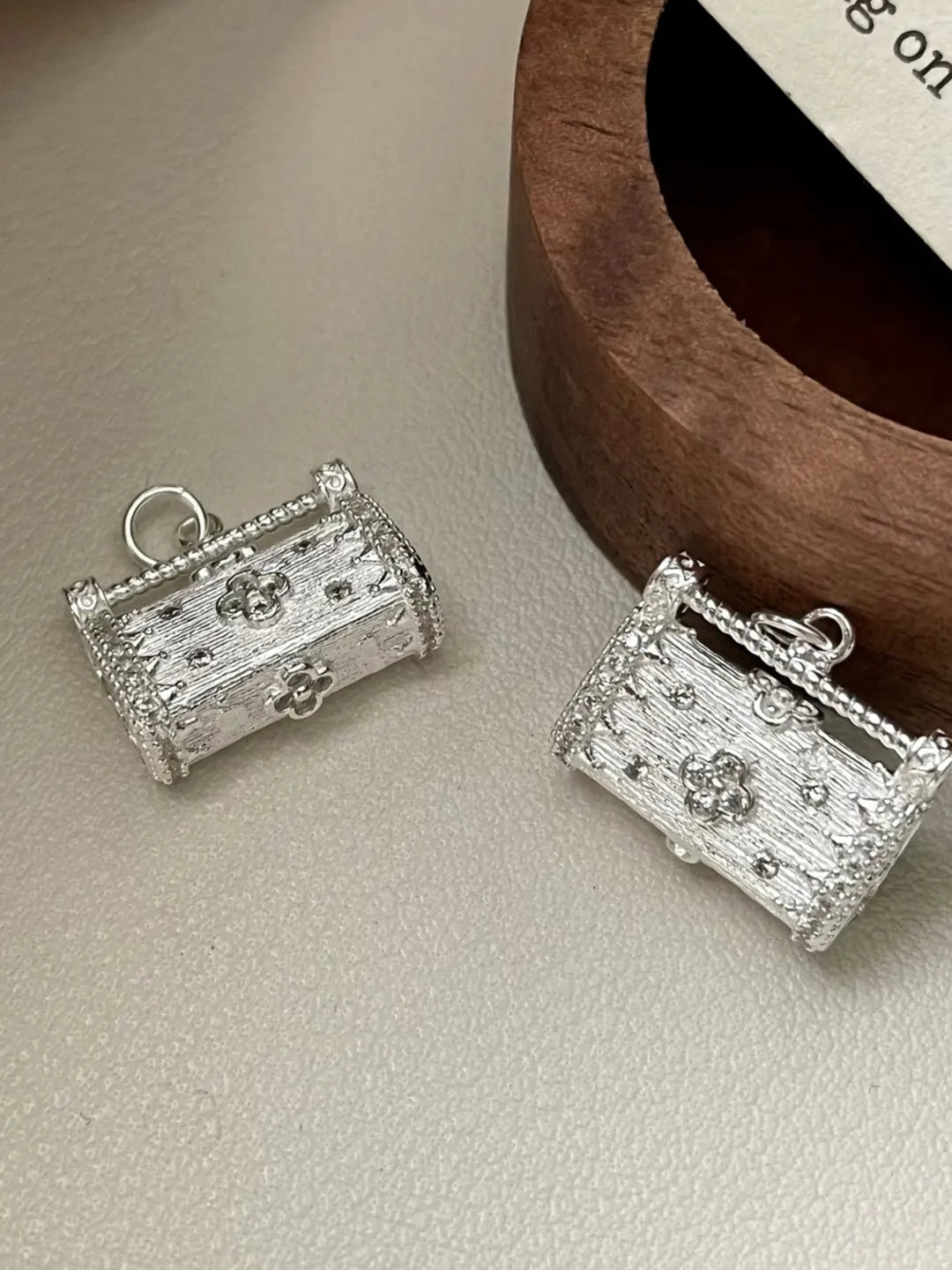 MATTE LOCK PENDANT