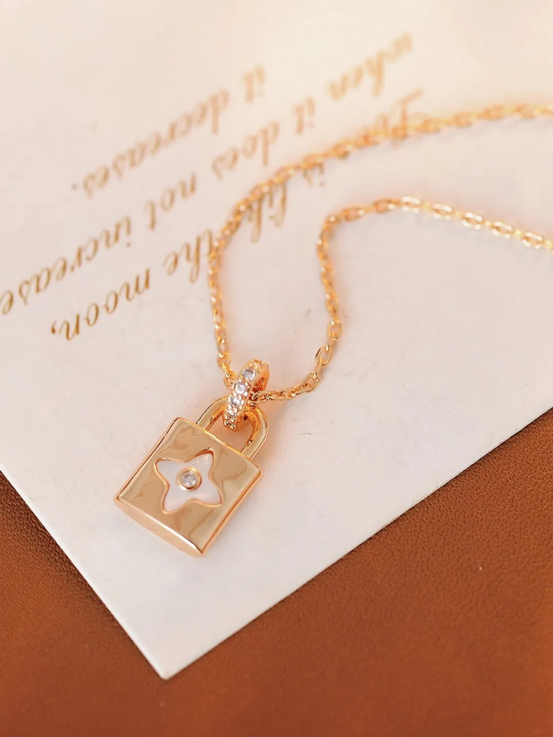 CLOVER LOCK NECKLACE