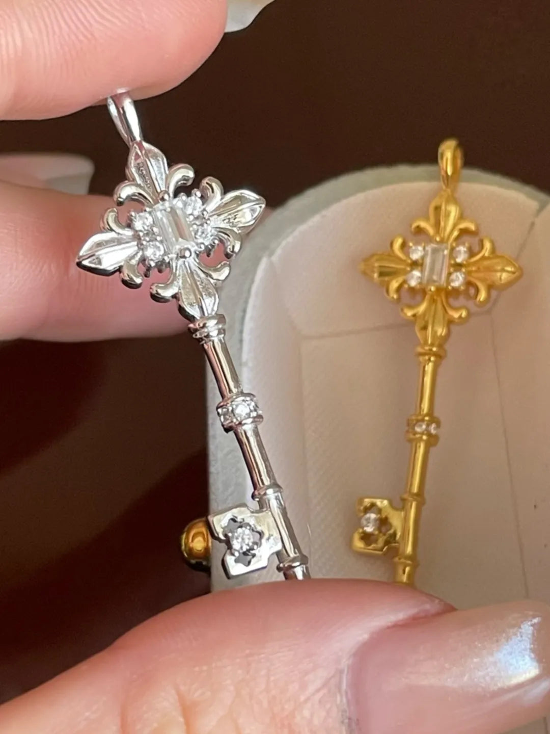 IRIS CROSS KEY PENDANT