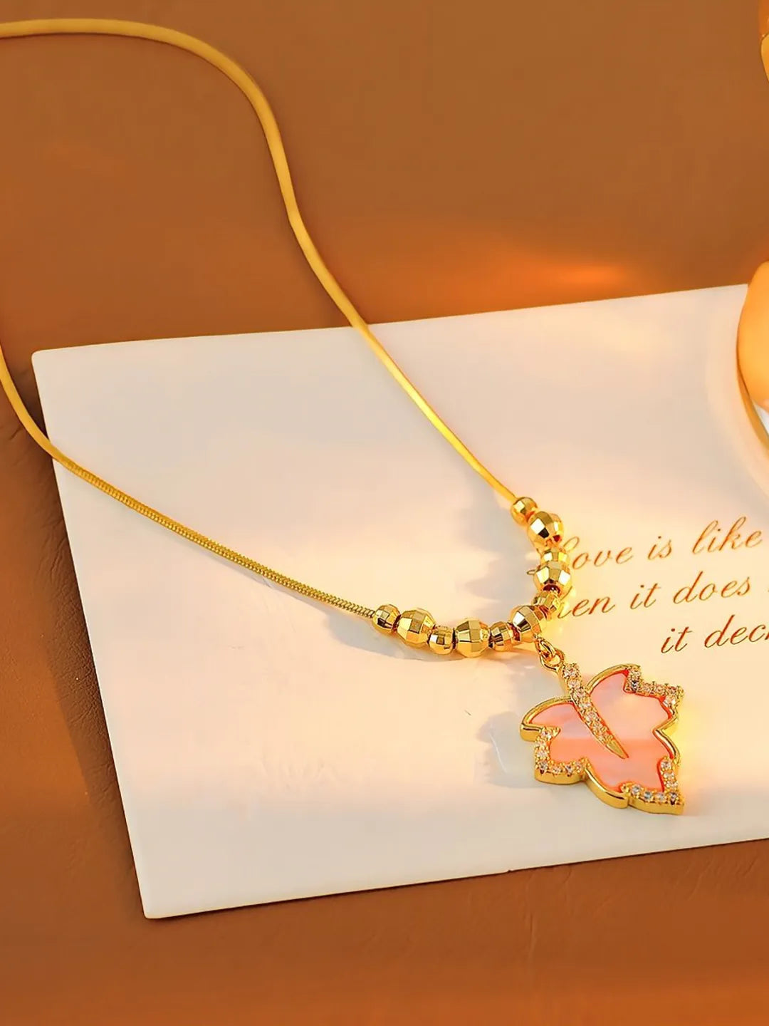 MAPLE LEAF SHELL NECKLACE