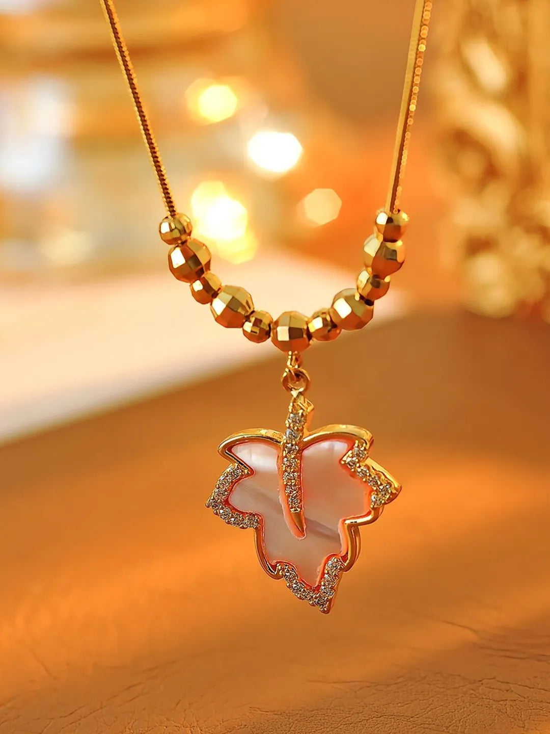 MAPLE LEAF SHELL NECKLACE