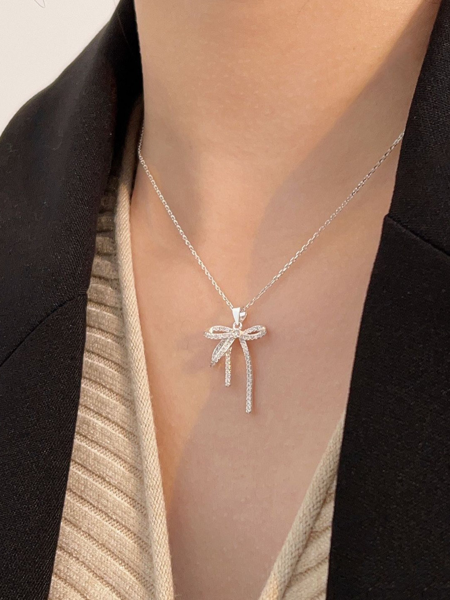 ボウネックレス