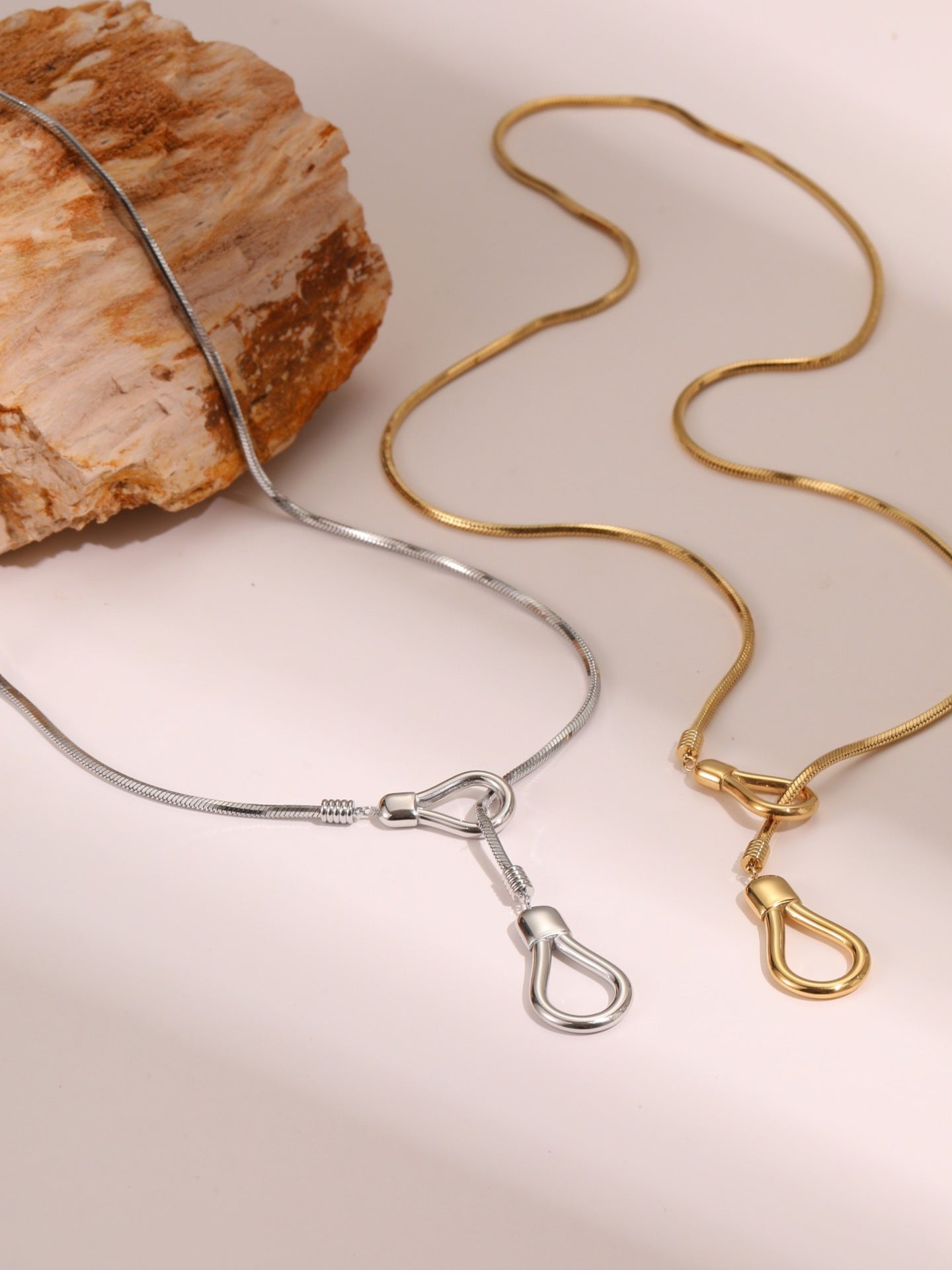 MINIMAL Y LARIAT