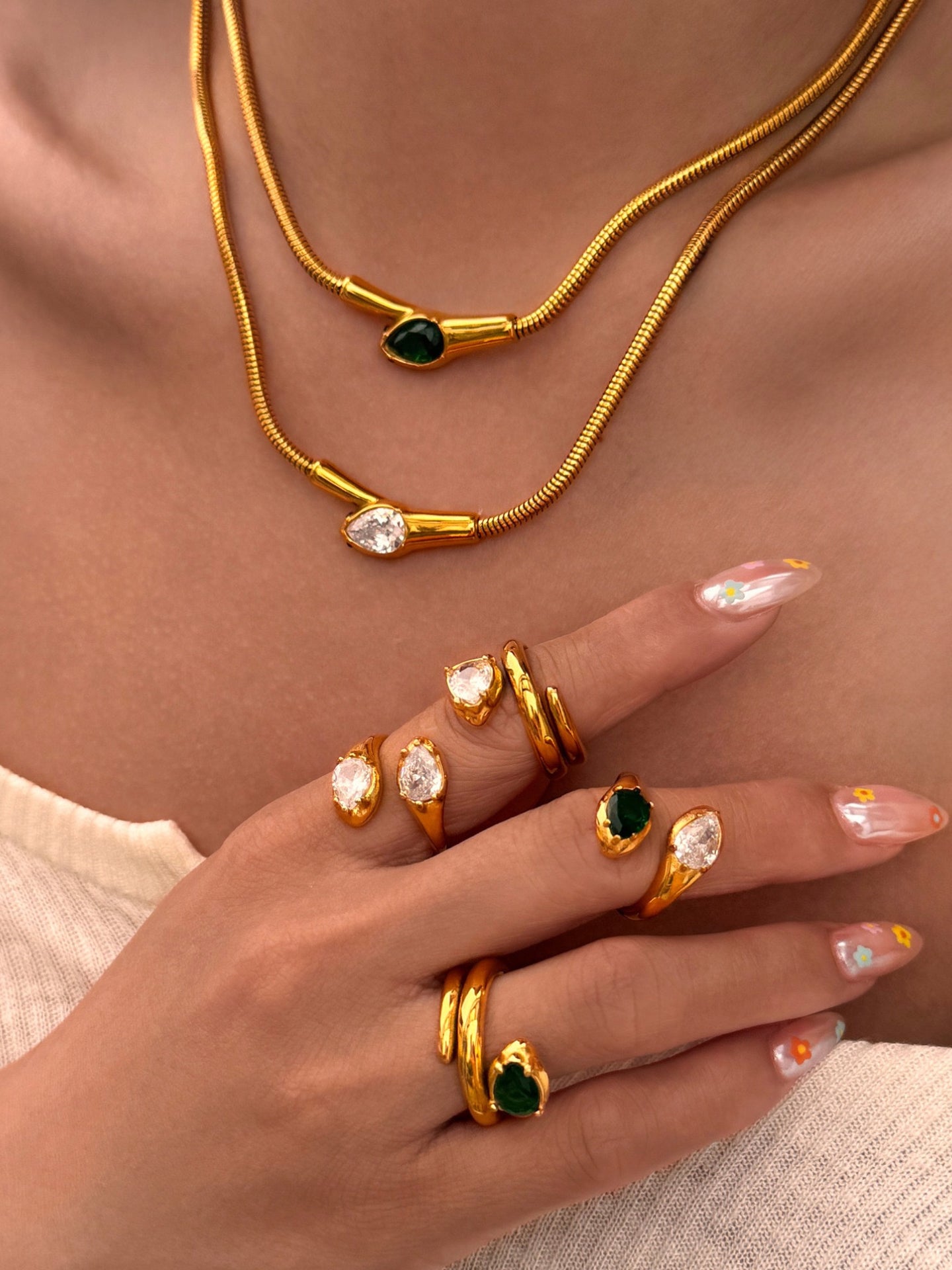 SERPENTINE NECKLACE