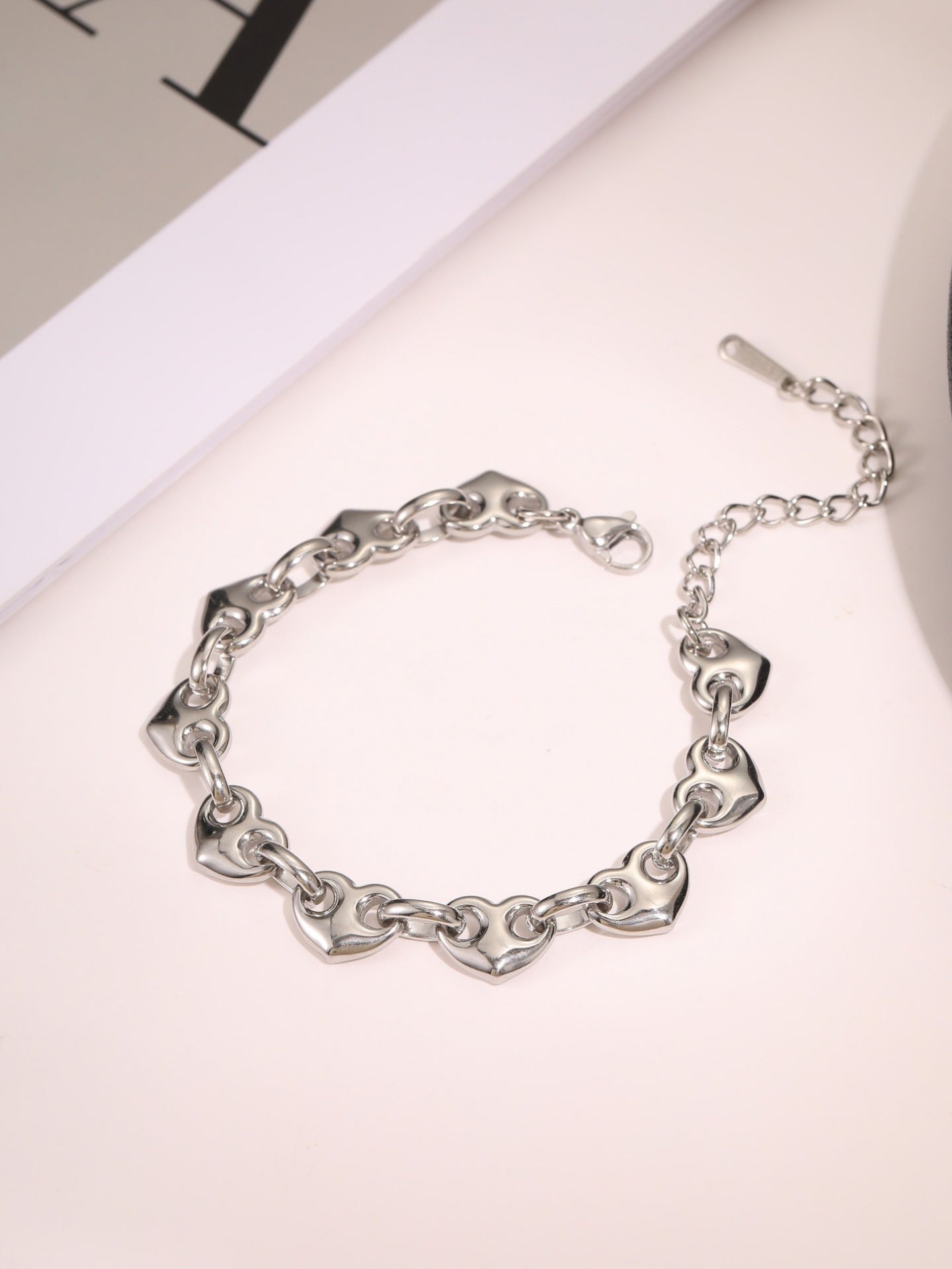 PIG NOSE CLASP BRACELET
