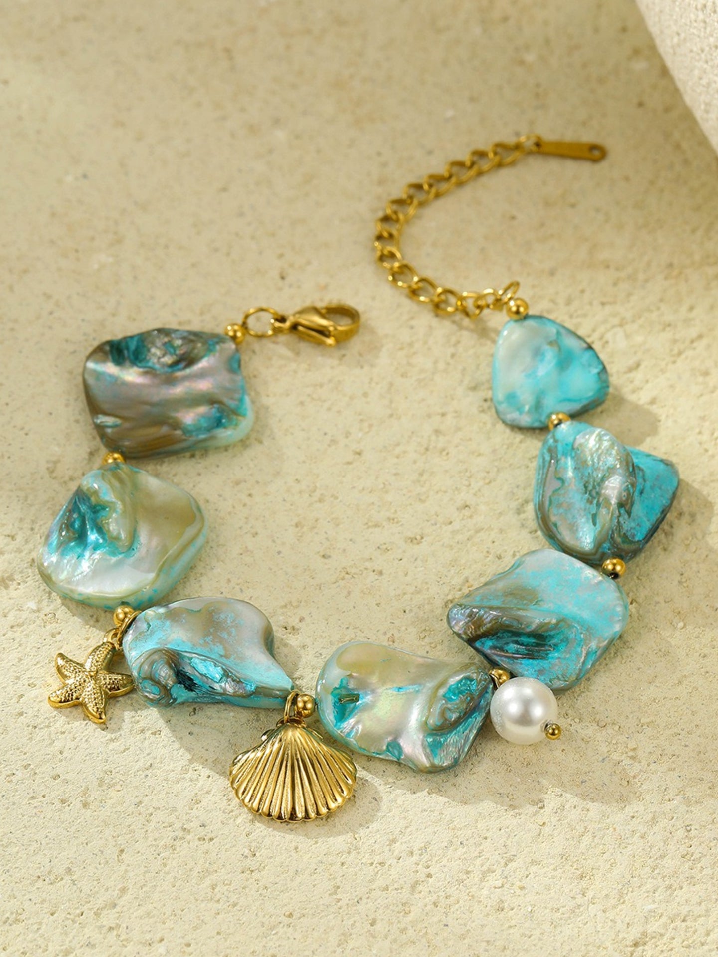 SHELL CHARM BRACELET