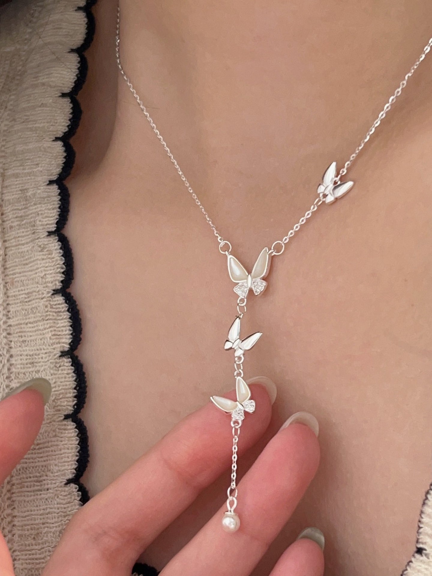 BUTTERFLY FRINGE NECKLACE