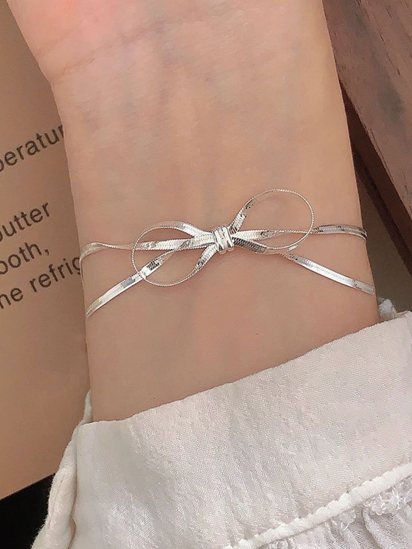 COLLIER À ARC ET LAME
