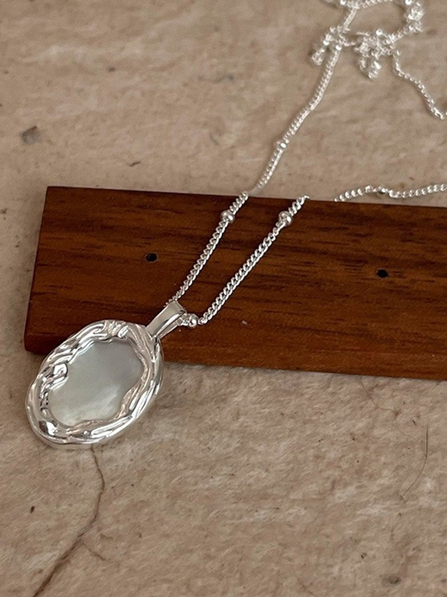 HOLOGRAPHIC NECKLACE