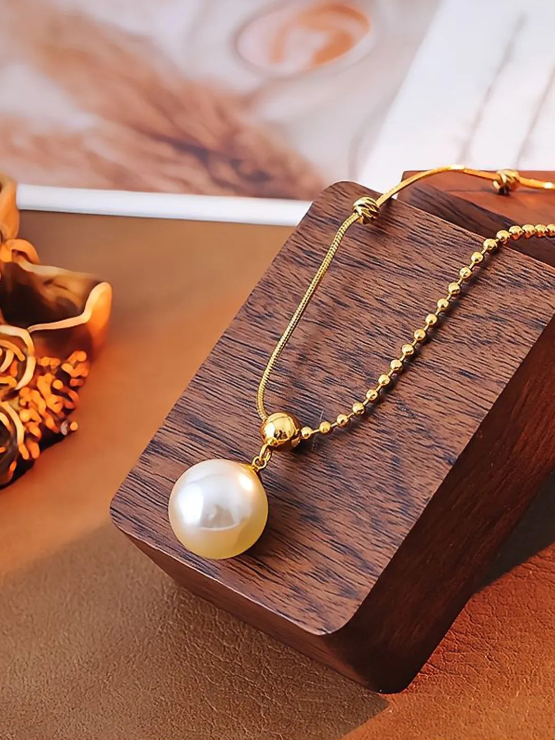 CLASSIC CHIC NECKLACE