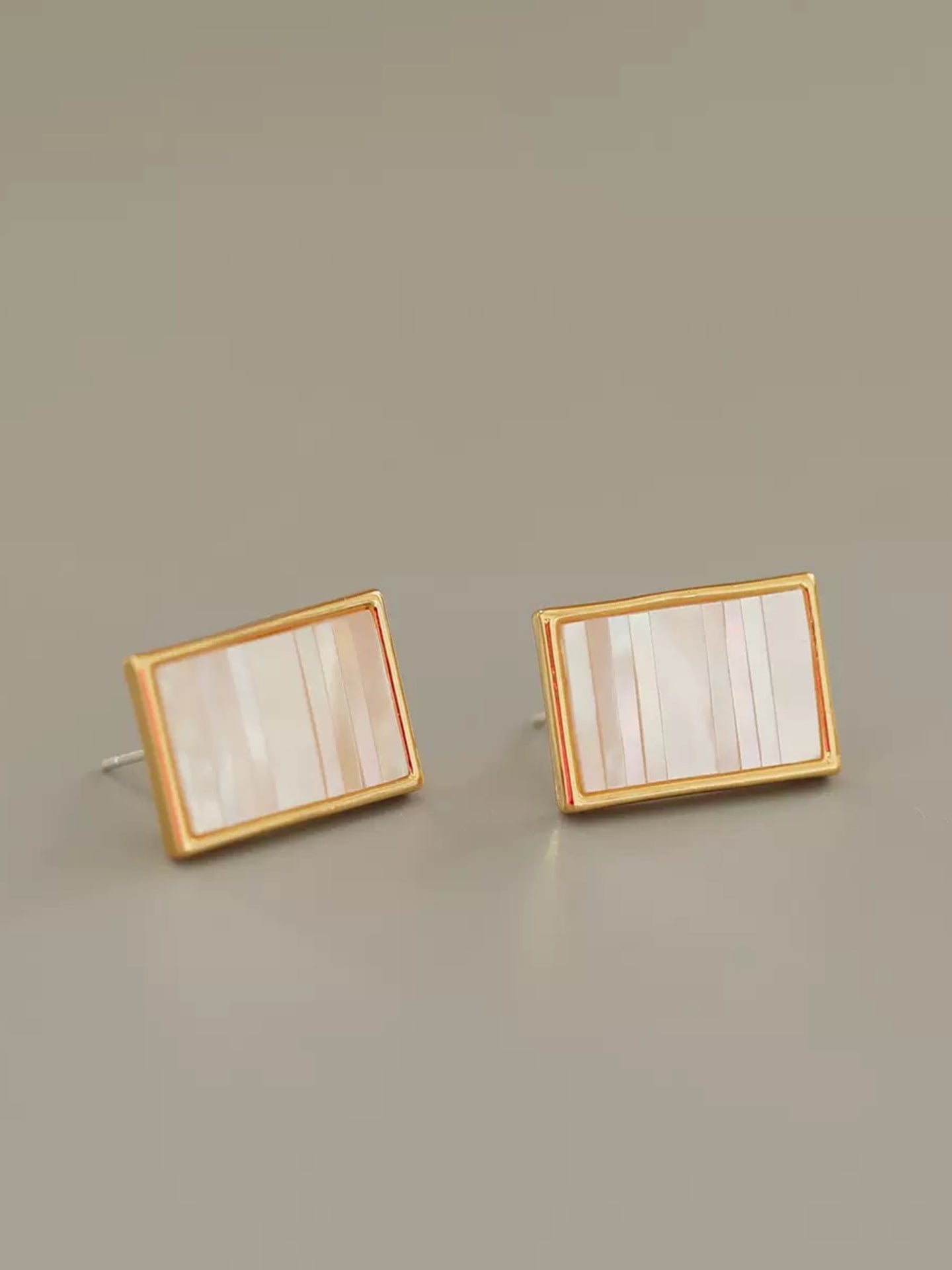BOUCLES D'OREILLES EN NACRE