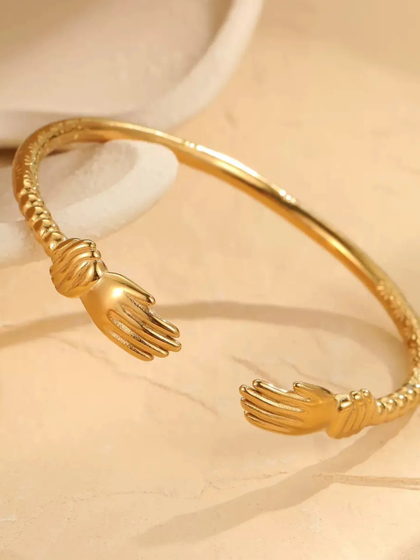 PEARL GLOW BANGLE