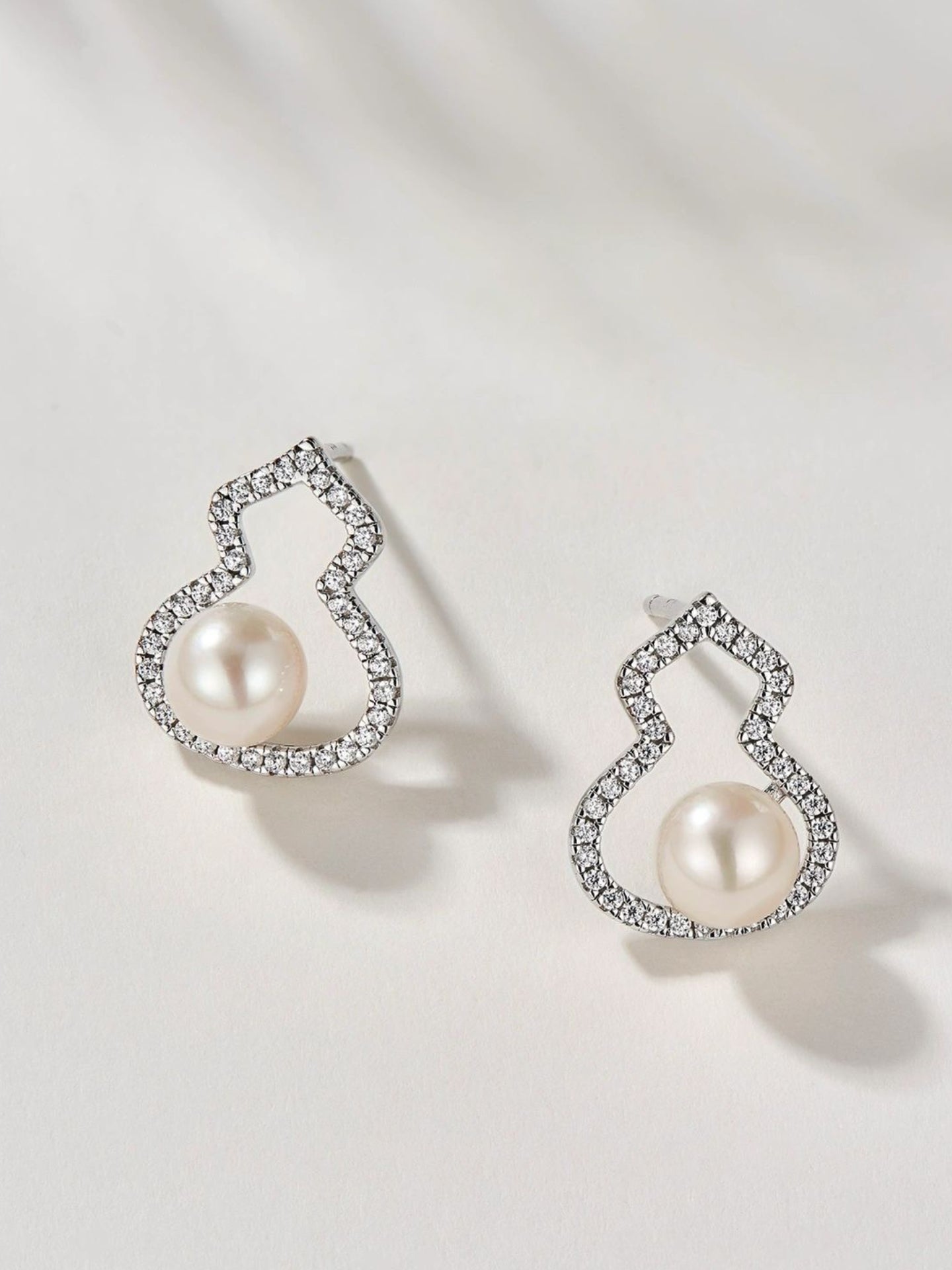 PEARL GOURD EARRINGS