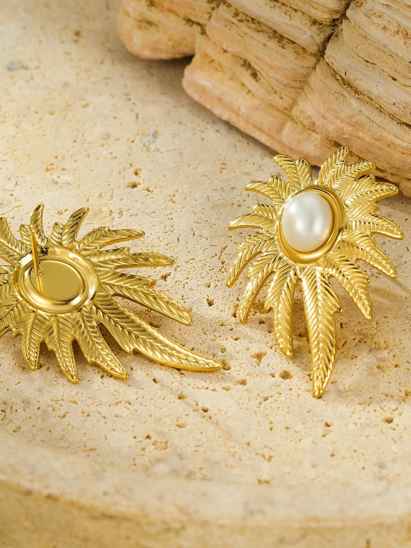 LEAF PEARL EARRINGS