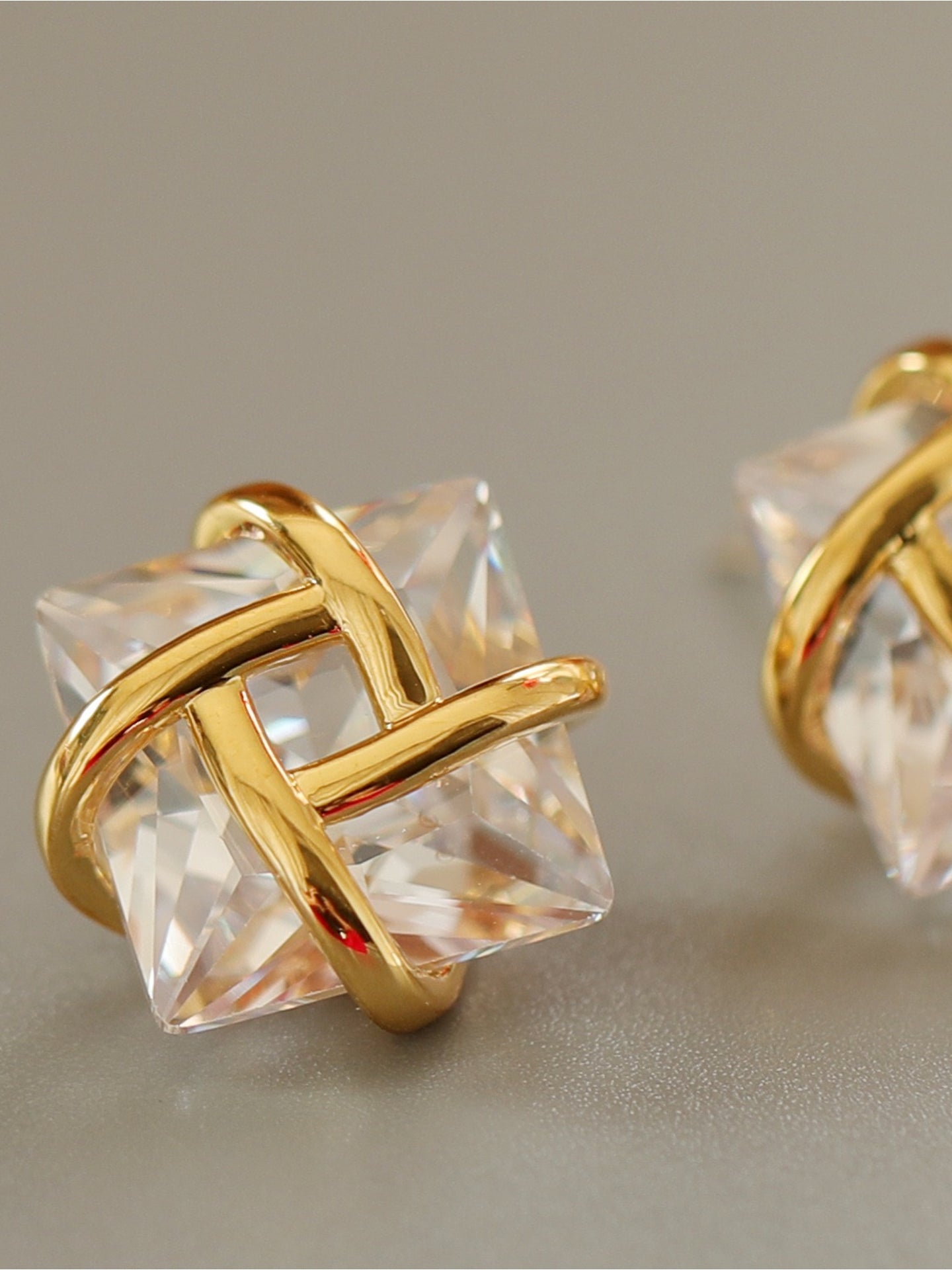 LINE ZIRCON EARRINGS