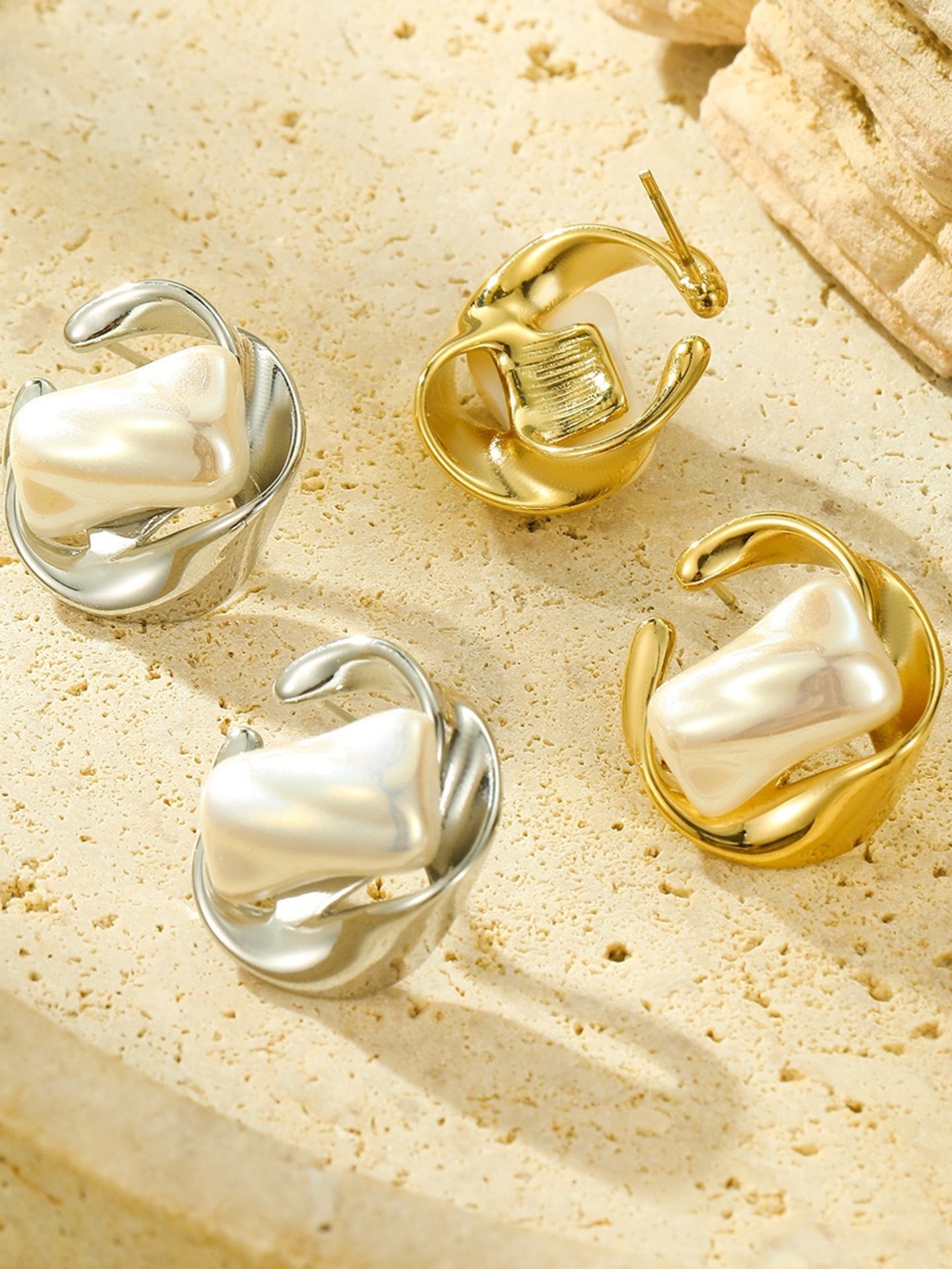 PEARL LOOP STUDS