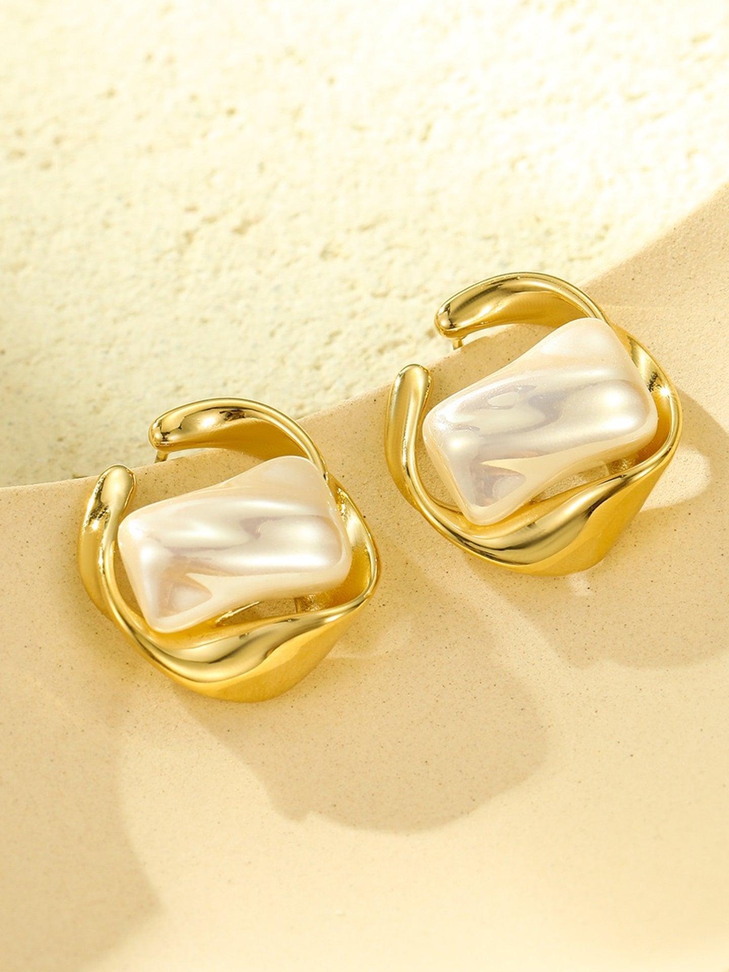 PEARL LOOP STUDS