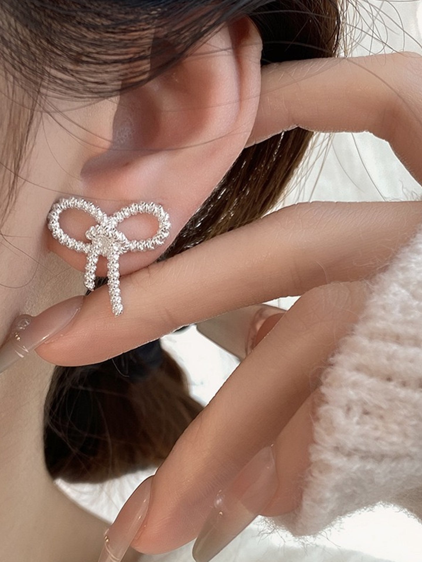 BOW ACCENT EARRINGS