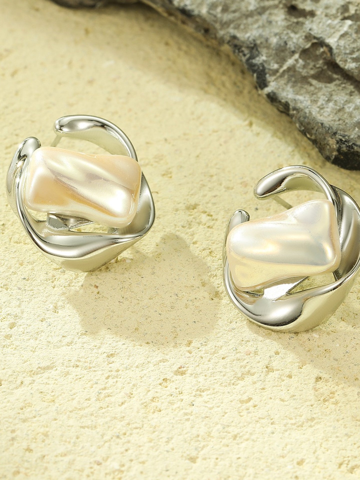 PEARL LOOP STUDS