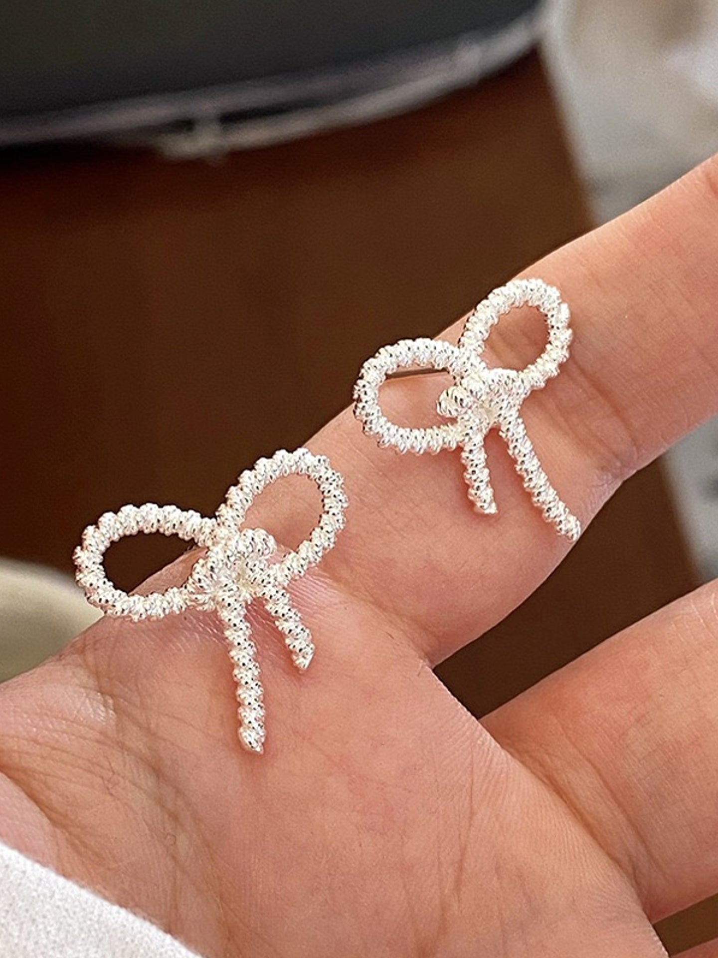 BOW ACCENT EARRINGS