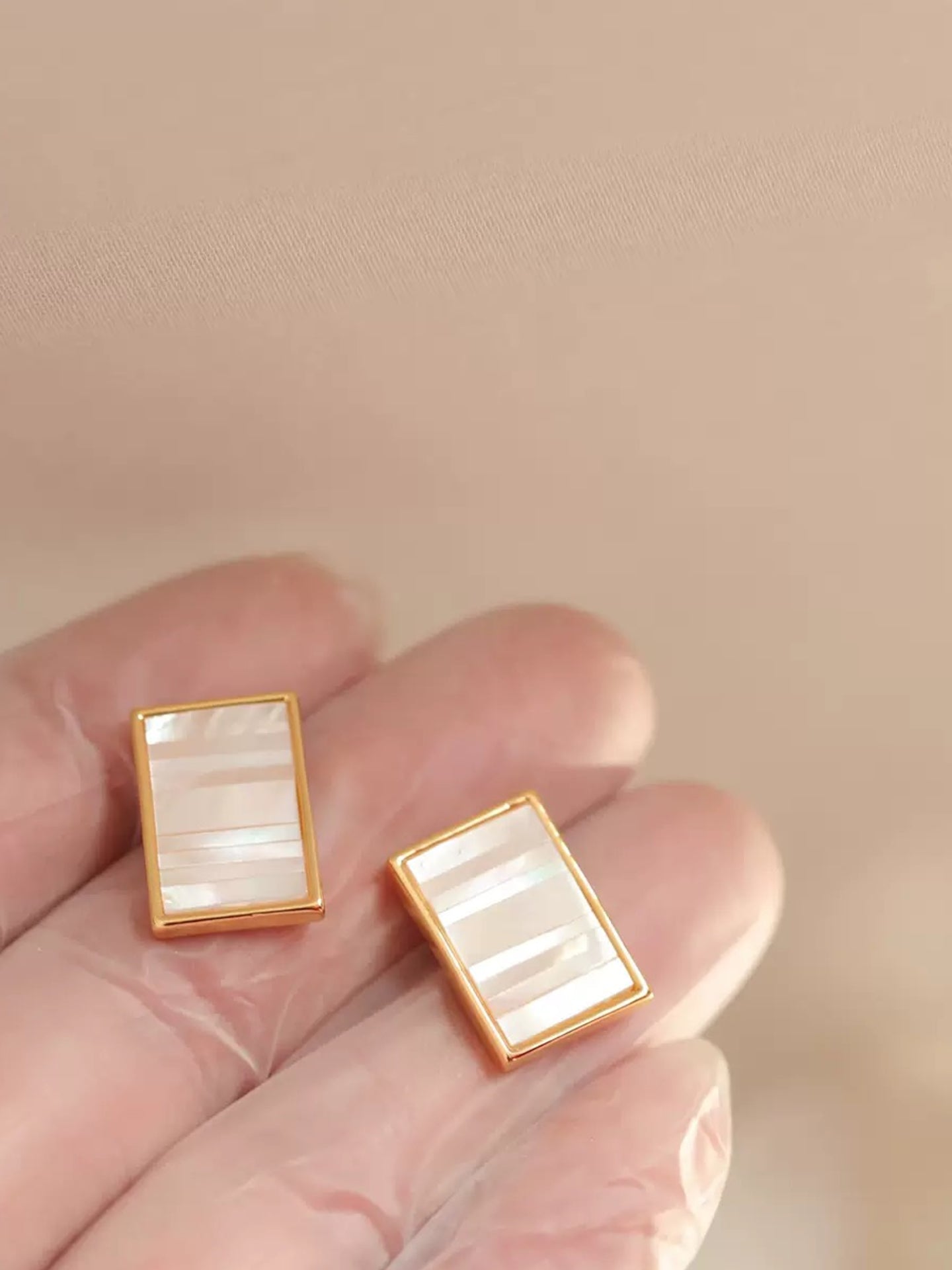 BOUCLES D'OREILLES EN NACRE