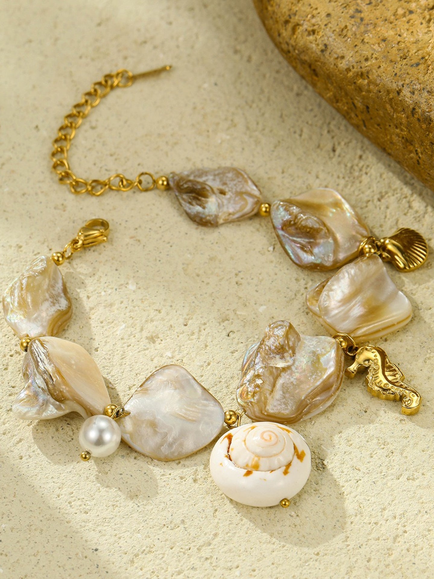 SHELL CHARM BRACELET
