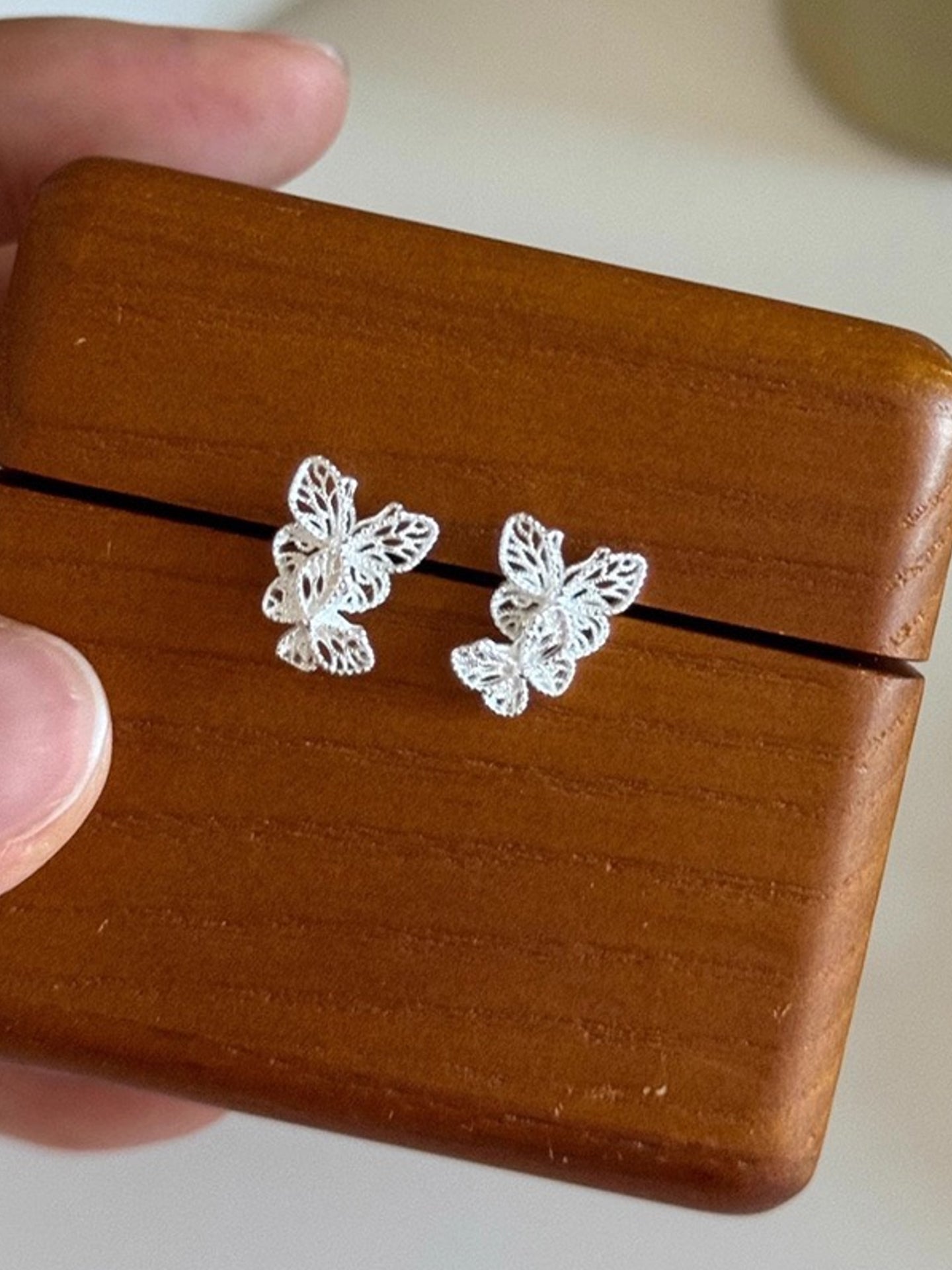LACEWING WHISPER