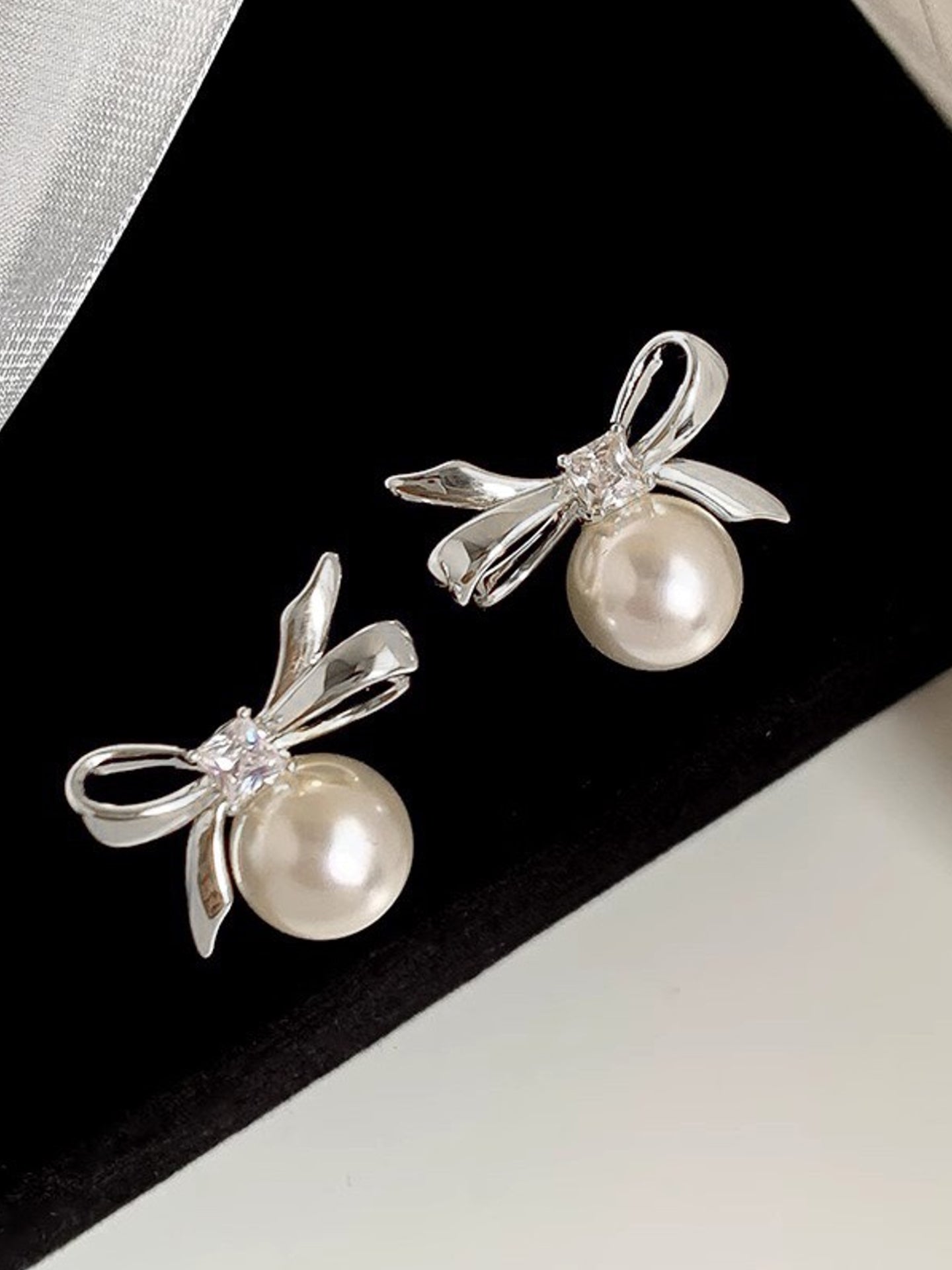 BOW PEARL EARRINGS