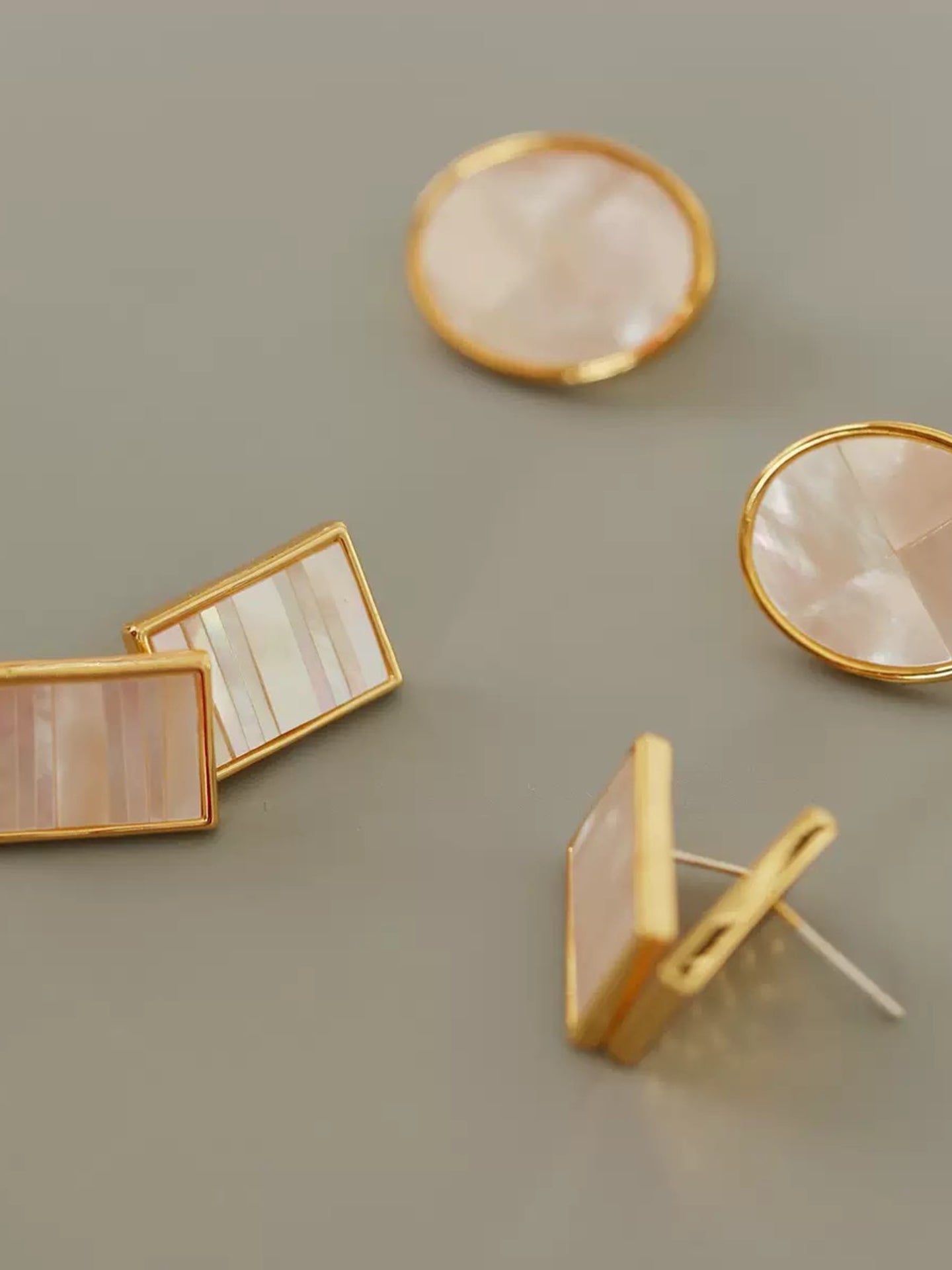MOTHER PEARL STUDS