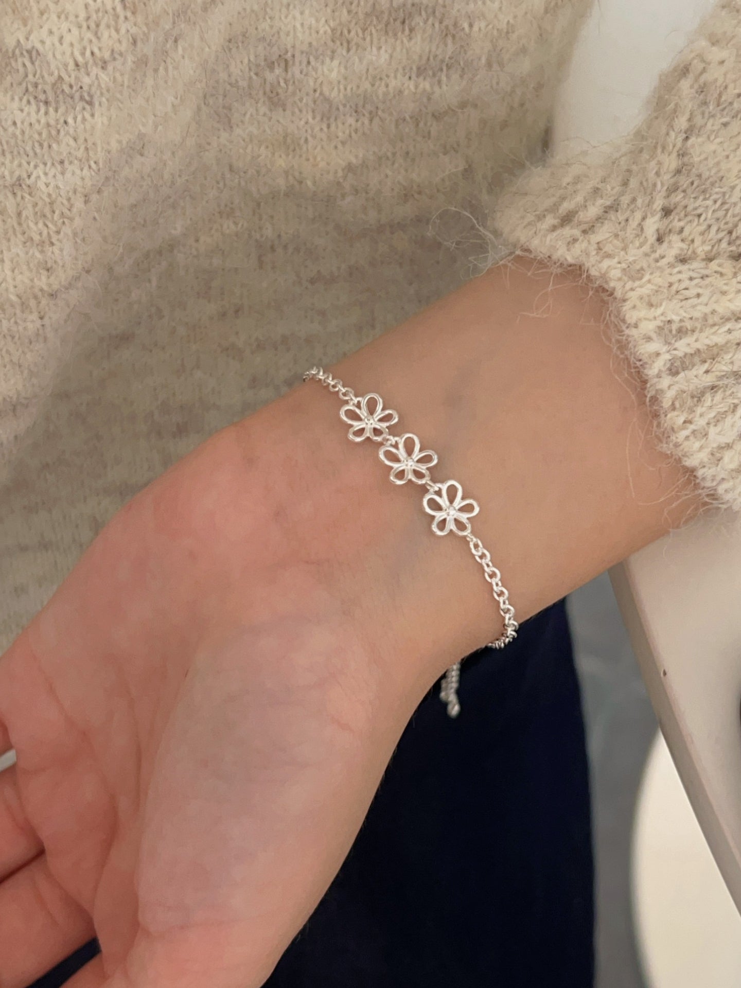 OPENWORK FLOWER BRACELET