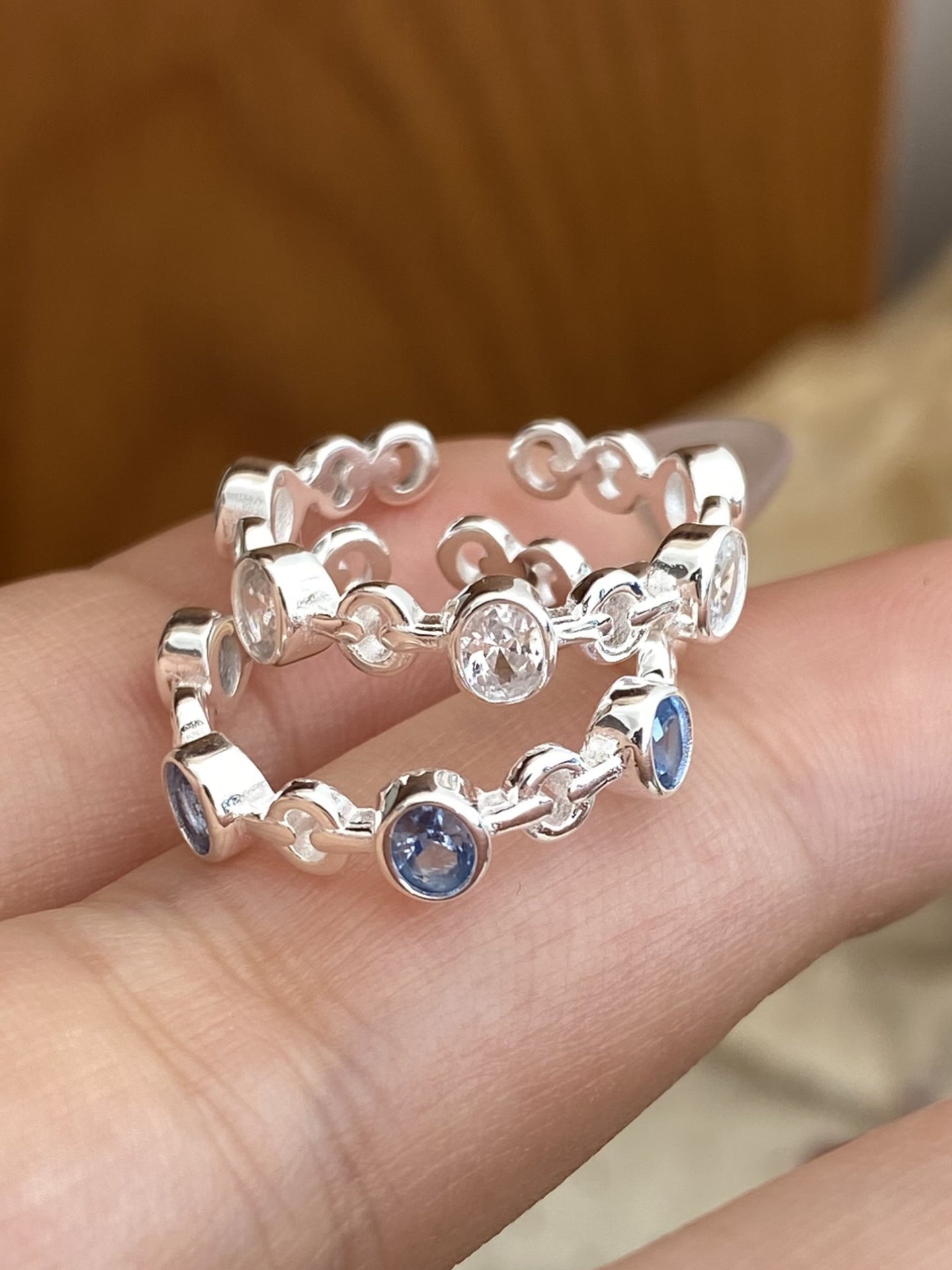 BAGUE OUVERTE EN ZIRCON