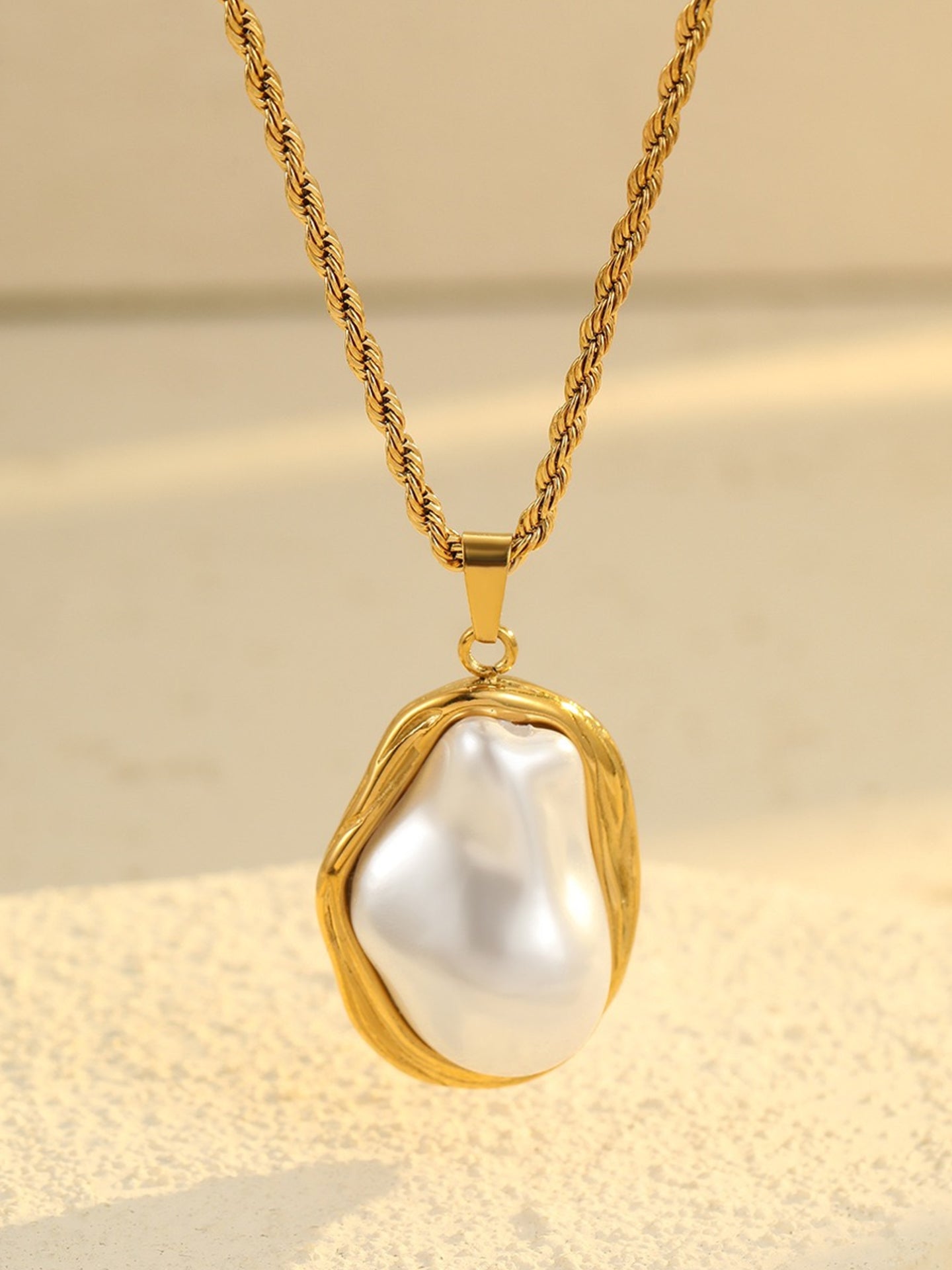 STATEMENT PEARL SET