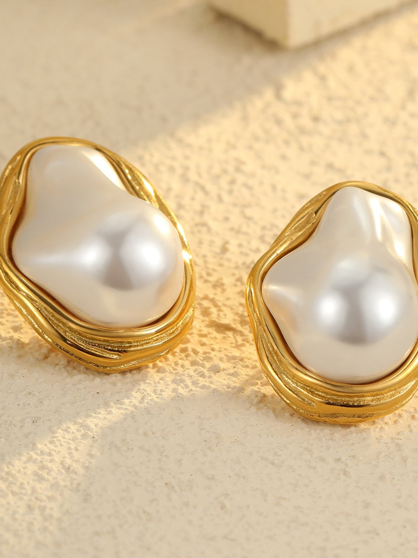 STATEMENT PEARL SET
