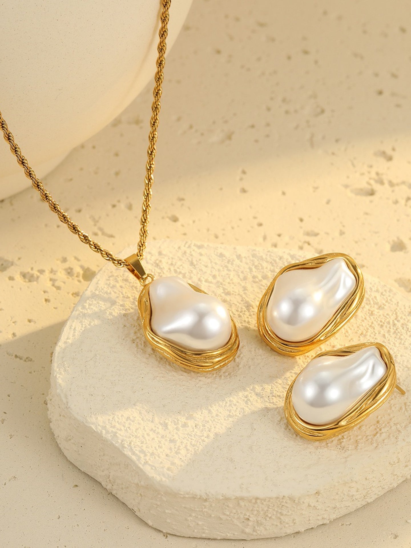 STATEMENT PEARL SET
