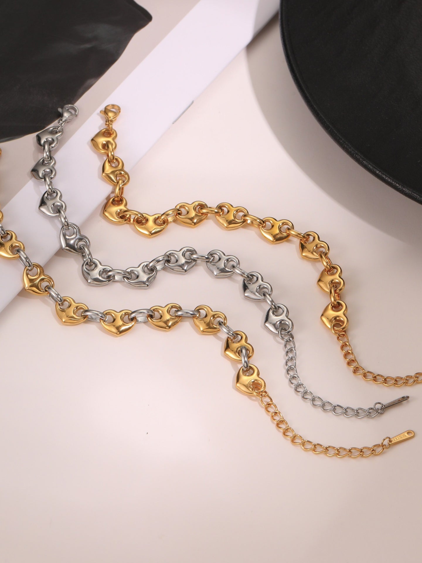PIG NOSE CLASP BRACELET
