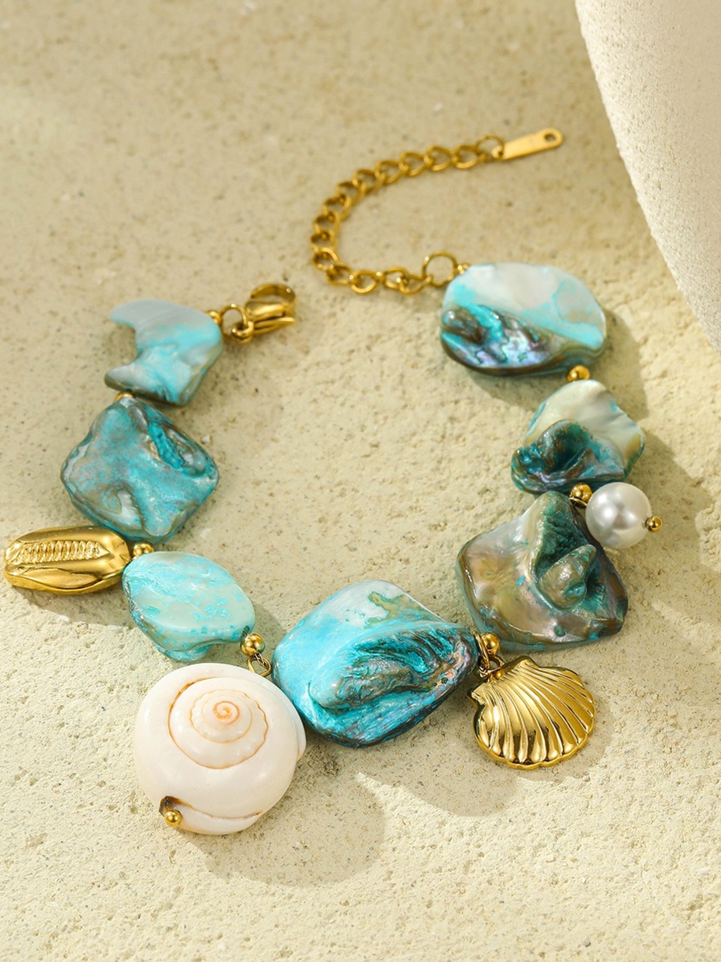 SHELL CHARM BRACELET