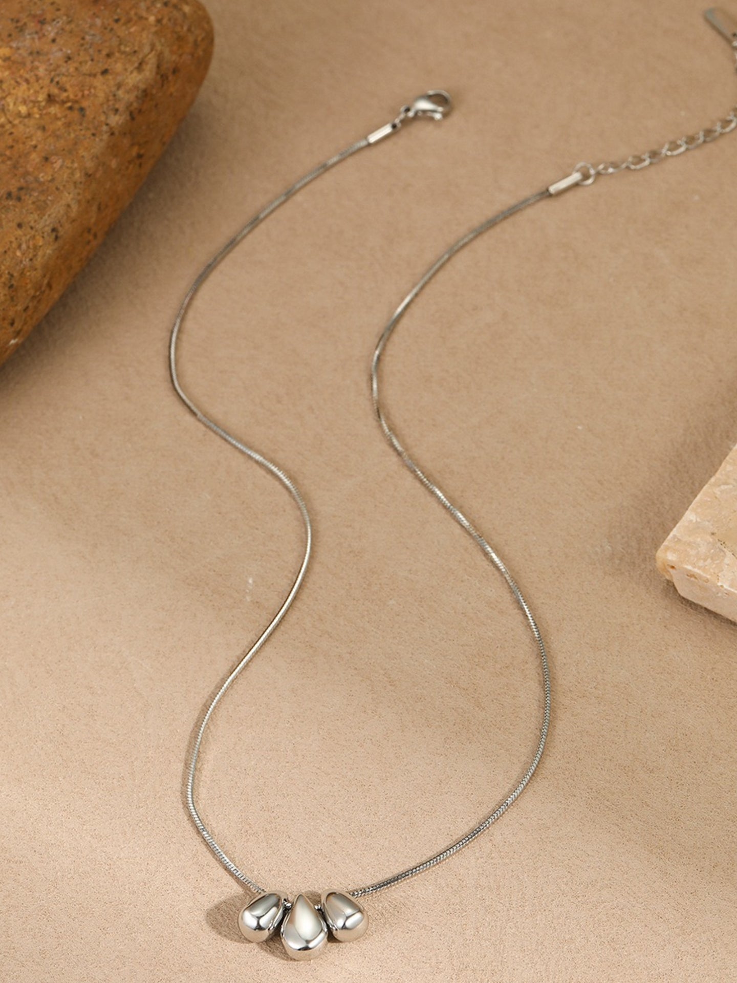 TEARDROP CHARM NECKLACE