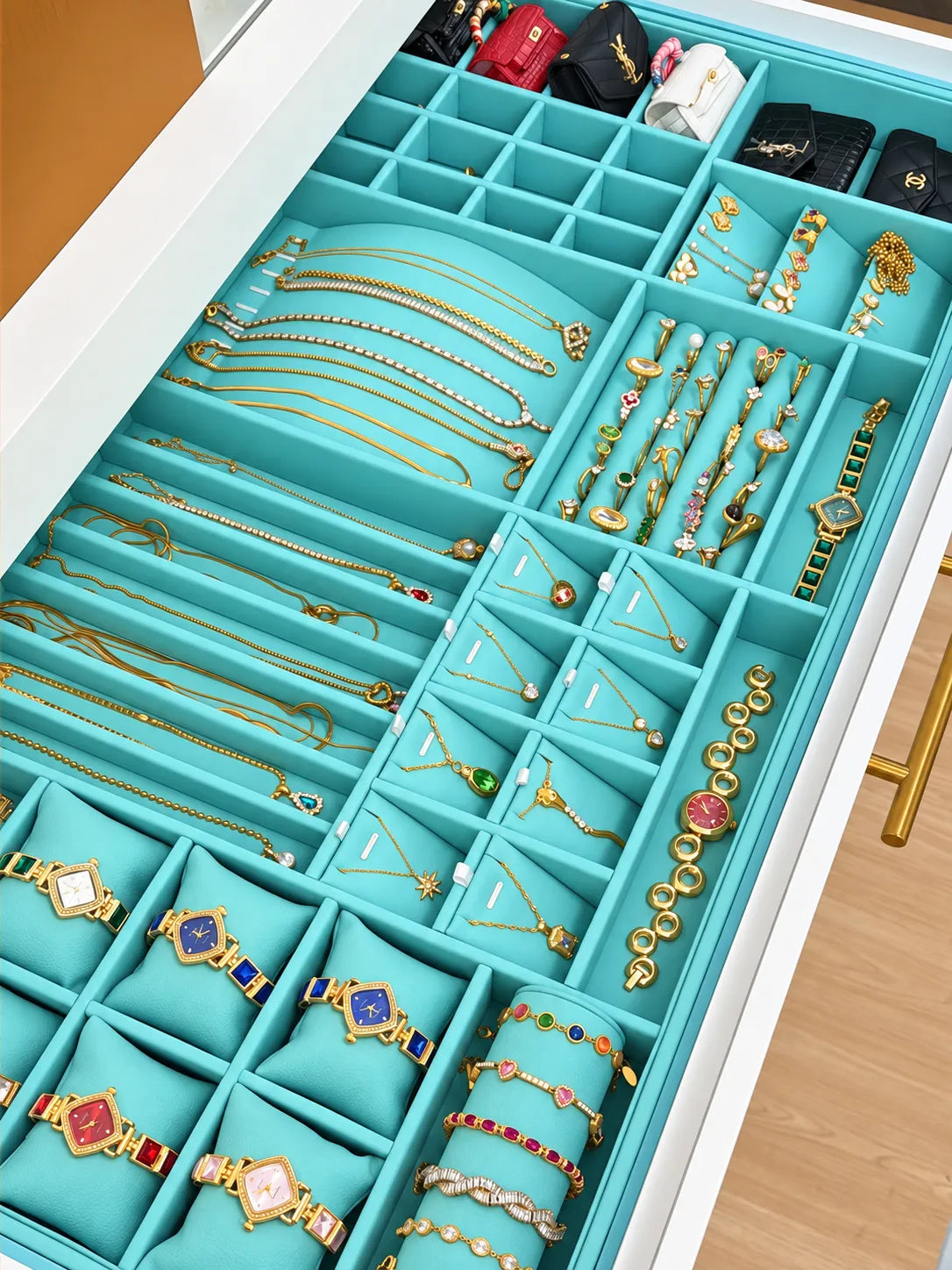 QUEEN’S LUXE SCOOP