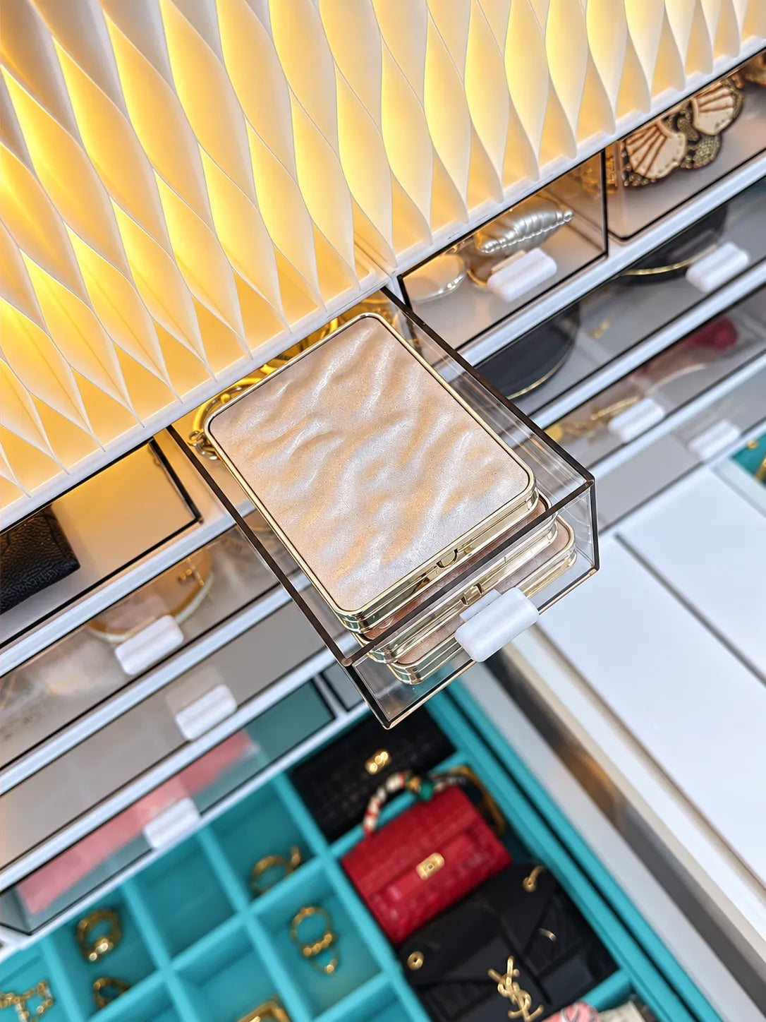 QUEEN’S LUXE SCOOP